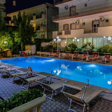 Hotel Beverly ริมินี ภายนอก รูปภาพ