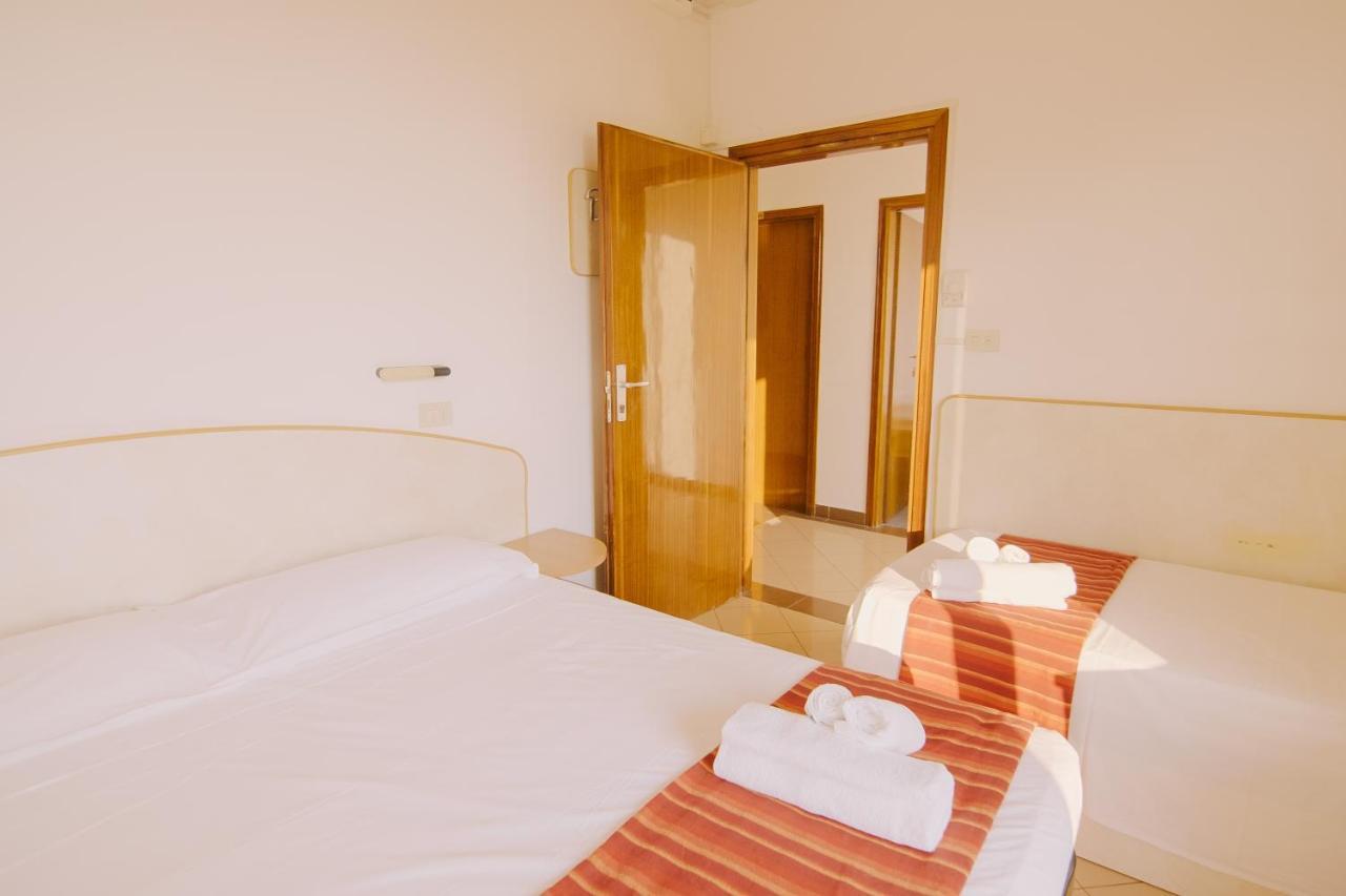 Hotel Beverly ริมินี ภายนอก รูปภาพ