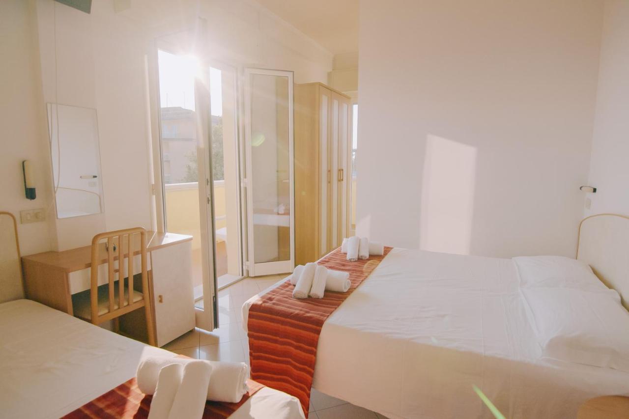 Hotel Beverly ริมินี ภายนอก รูปภาพ