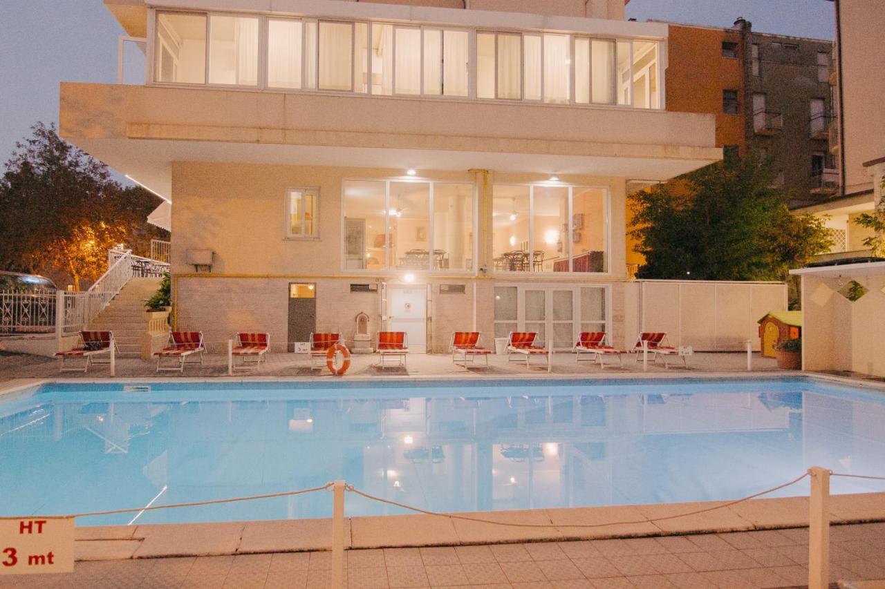 Hotel Beverly ริมินี ภายนอก รูปภาพ