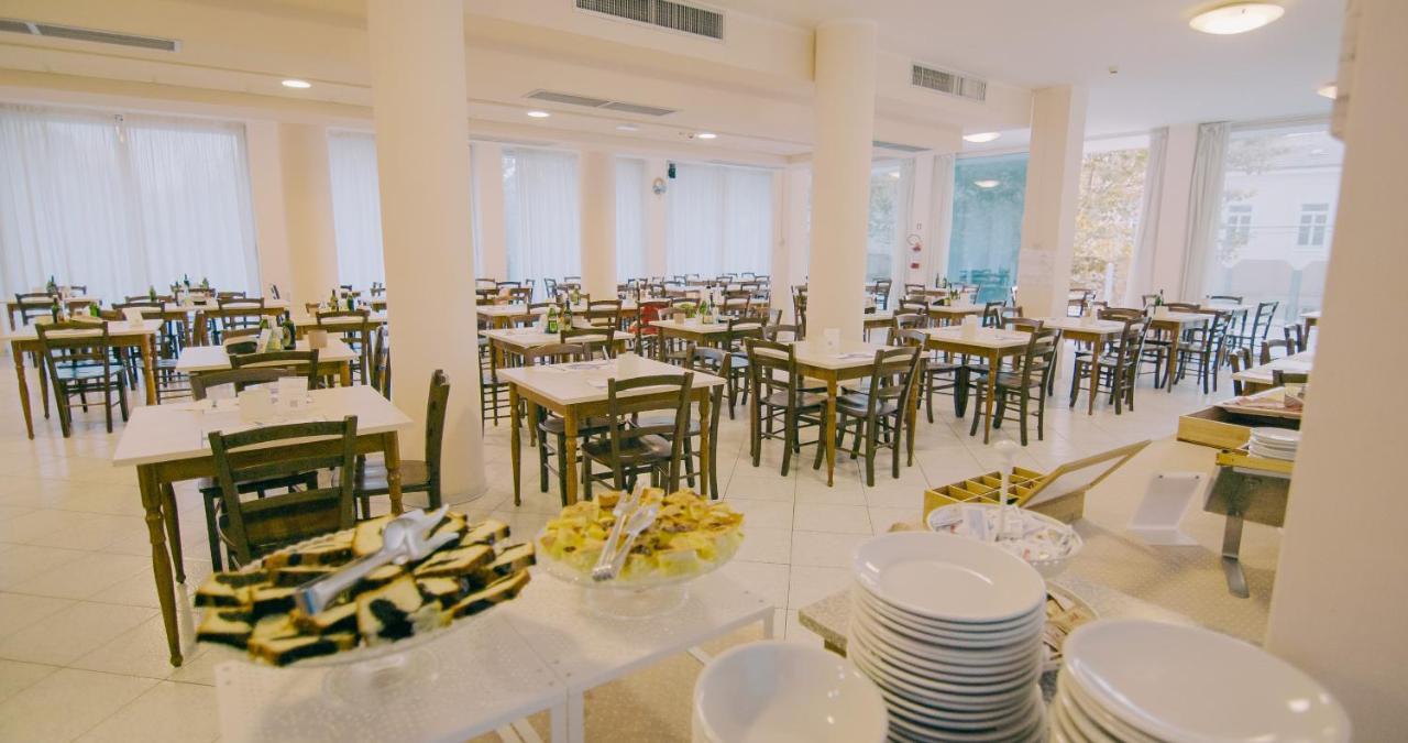 Hotel Beverly ริมินี ภายนอก รูปภาพ