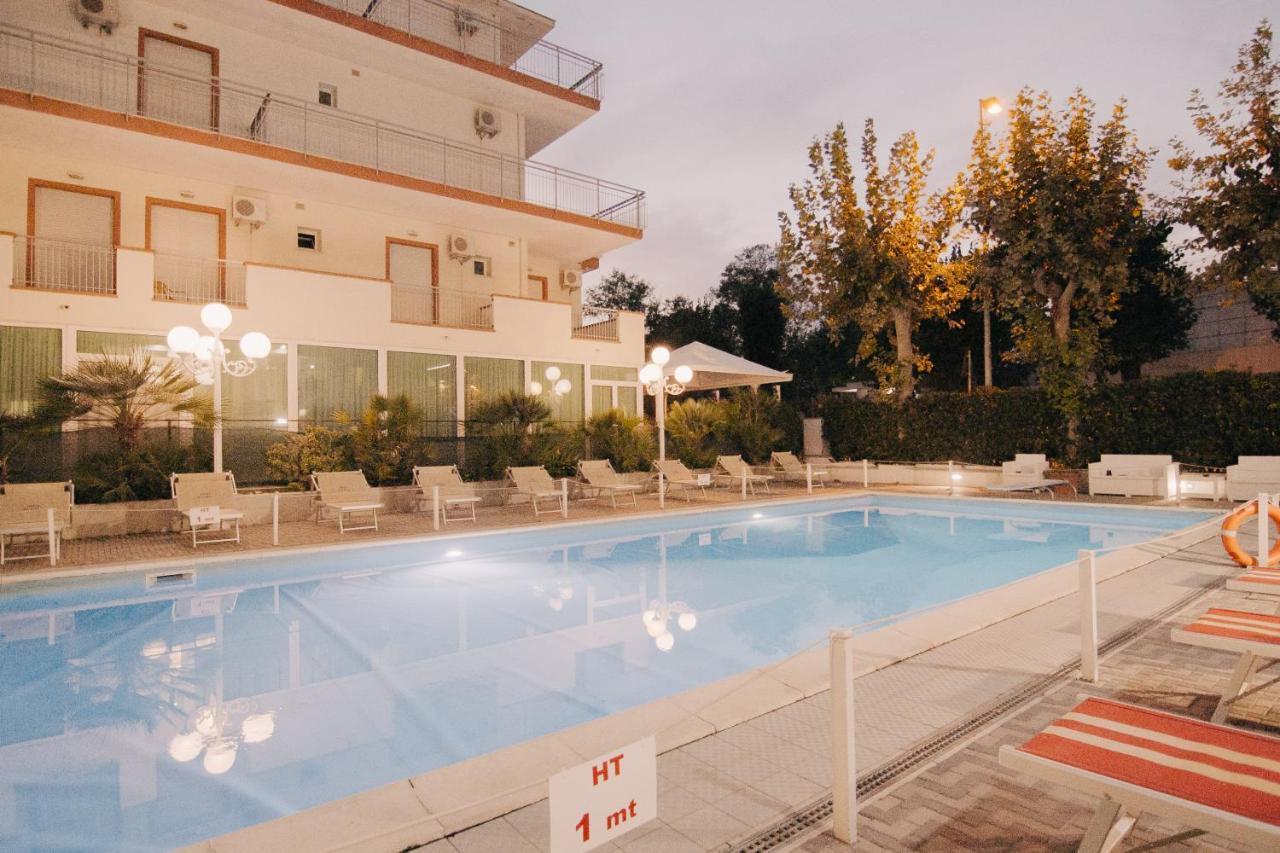Hotel Beverly ริมินี ภายนอก รูปภาพ