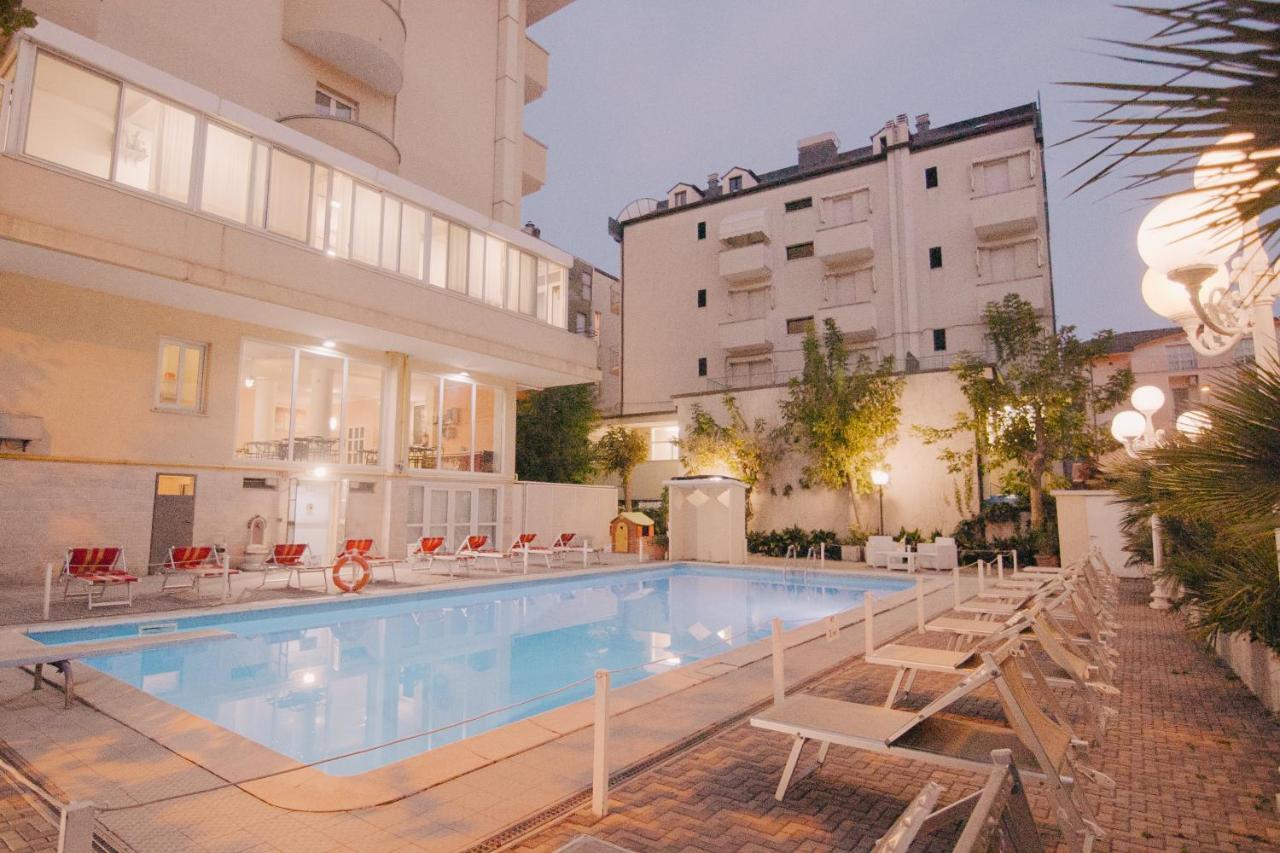 Hotel Beverly ริมินี ภายนอก รูปภาพ