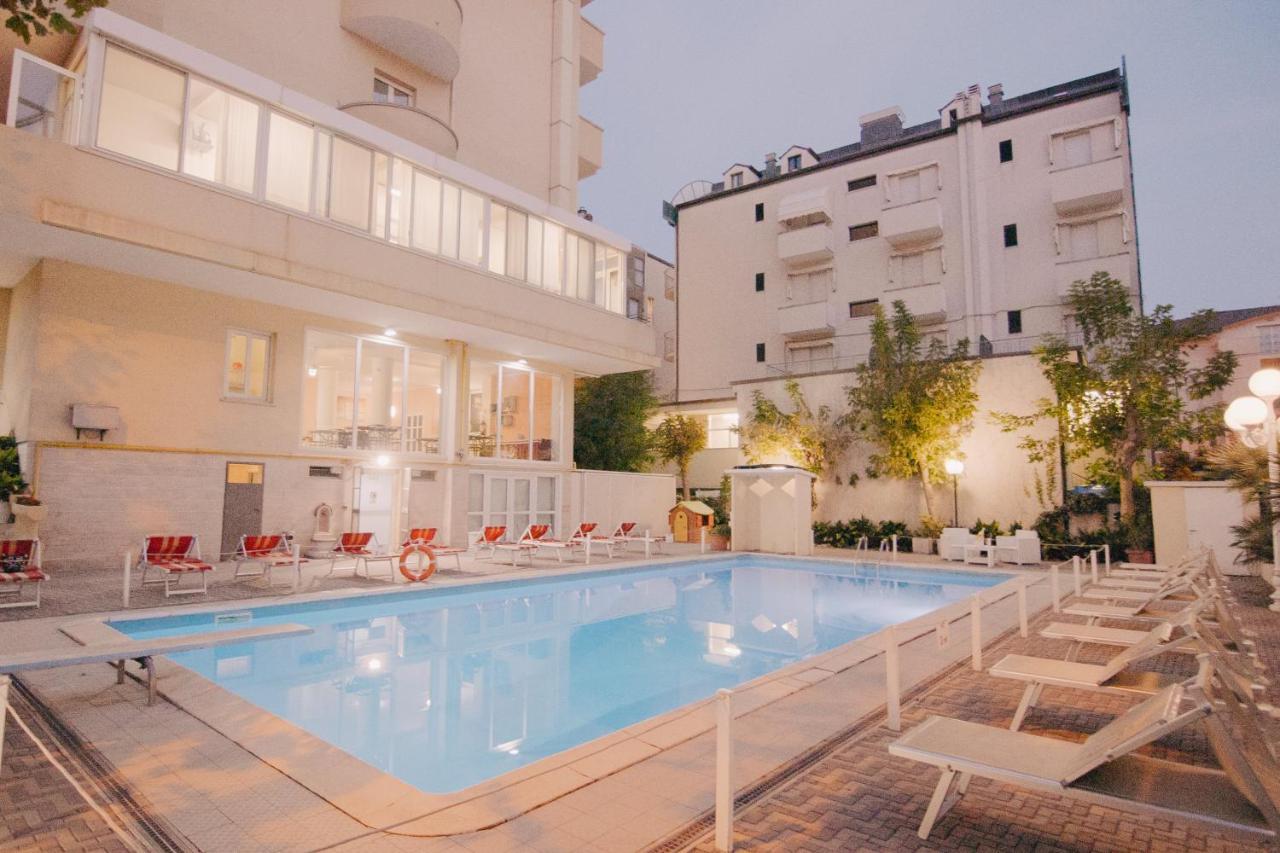 Hotel Beverly ริมินี ภายนอก รูปภาพ