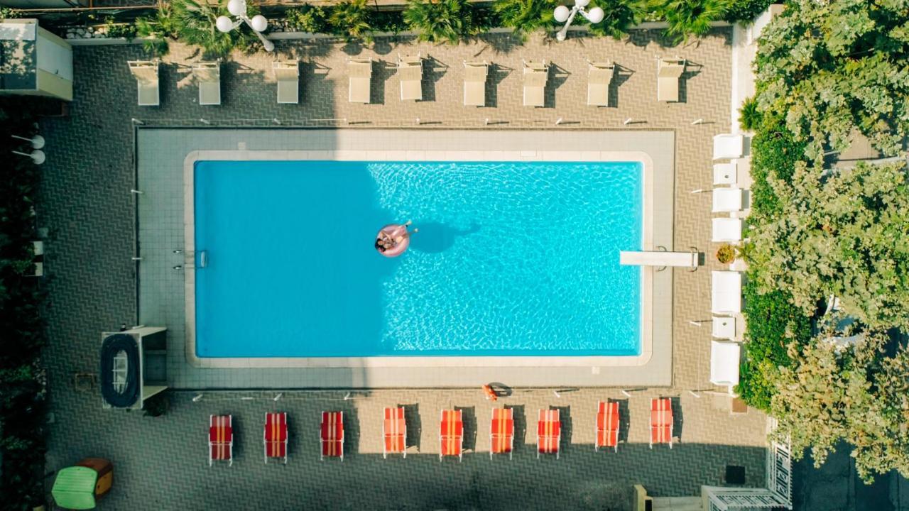 Hotel Beverly ริมินี ภายนอก รูปภาพ