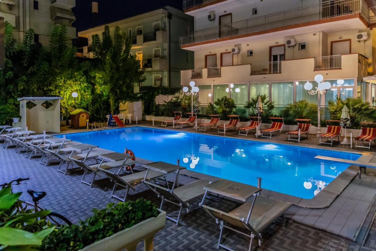 Hotel Beverly ริมินี ภายนอก รูปภาพ