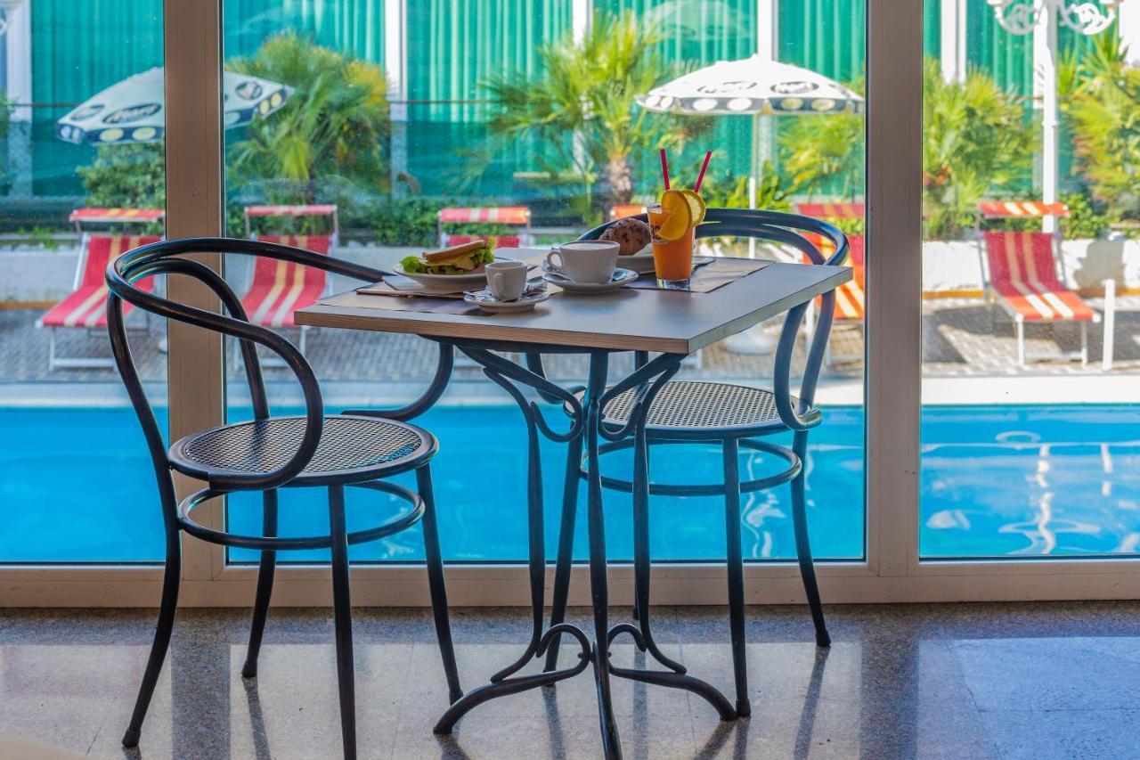 Hotel Beverly ริมินี ภายนอก รูปภาพ