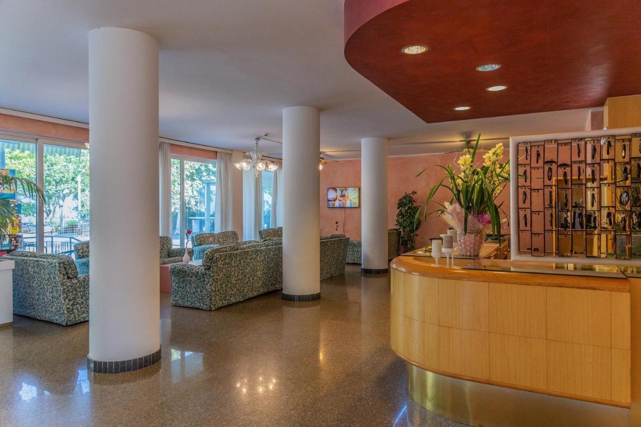 Hotel Beverly ริมินี ภายนอก รูปภาพ